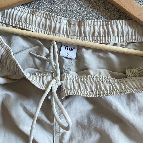 Short TNA Aritzia - 13cm - Picture 2 of 8